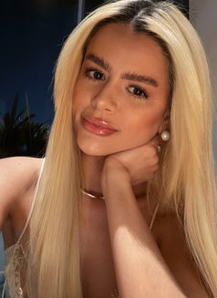 Ruby - escort in Dubai Photo 15 of 17