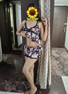 Taniya (Cam & Meet) - escort in New Delhi Photo 4 of 8