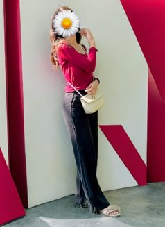 Ruby (Cam & Meet) - puta in Noida Photo 2 of 9