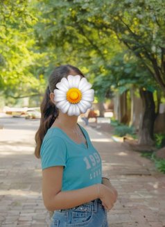 Ruby (Cam & Meet) - puta in Noida Photo 5 of 9