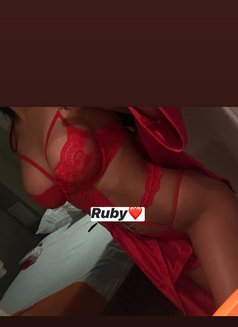 Ruby Queen Sex Show - puta in Toronto Photo 2 of 9