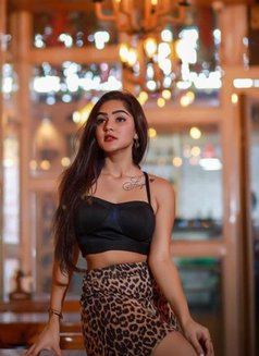 Ruby - puta in Karāchi Photo 1 of 4