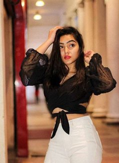 Ruby - puta in Karāchi Photo 2 of 4