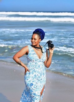 Ruby - escort in Noida Photo 6 of 8