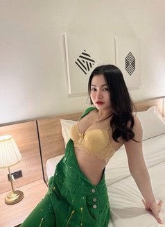 Ruby - escort in Al Ain Photo 2 of 4