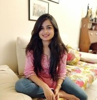 Ruchi Pandey - puta in Pune