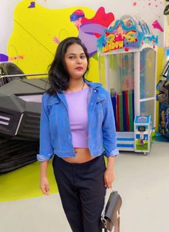 Ruchi Sharma - puta in Noida Photo 3 of 4