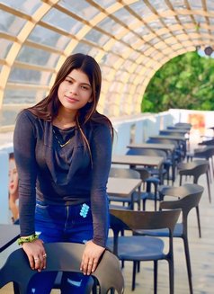 RUCHIKA 70423 ESCORTS 05580 SERVICE - puta in Gurgaon Photo 3 of 12