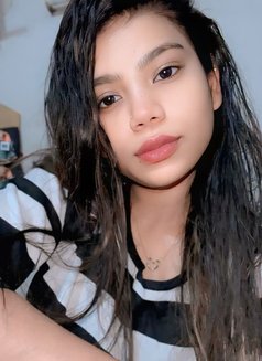 RUCHIKA 70423 ESCORTS 05580 SERVICE - puta in Gurgaon Photo 9 of 12