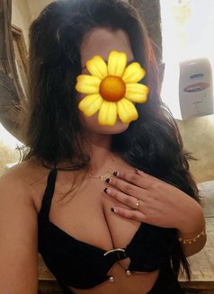 Ruchini Camshow/sexting - puta in Colombo Photo 2 of 9