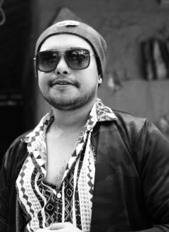 NeilB30 - Acompañantes masculino in Kolkata Photo 9 of 10