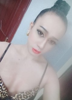 Ruhee - Acompañantes transexual in Muscat Photo 2 of 3