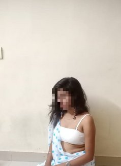 Ruhi an Independent - puta in Bangalore Photo 3 of 5