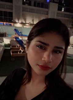 Ruhi - puta in Dubai Photo 9 of 12