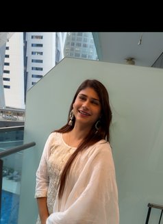 Ruhi - puta in Dubai Photo 11 of 12