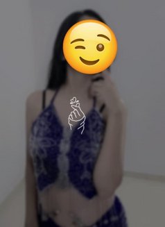 Ruhi - puta in Mumbai Photo 2 of 2