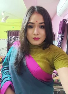 Ruhi - Transsexual escort in Dubai Photo 1 of 2