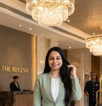 Ruhi Mathur - puta in Chennai