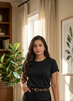 Ruhi Mathur - escort in Mumbai Photo 7 of 10