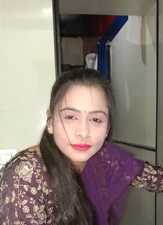 Ruhi Mathur - puta in Mumbai Photo 1 of 3