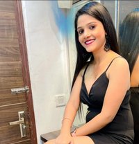 Ruhi Patel - puta in Ahmedabad