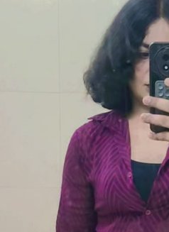 Ruhii - Transsexual escort in New Delhi Photo 2 of 4