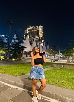 Rumi - puta in Pune Photo 8 of 9