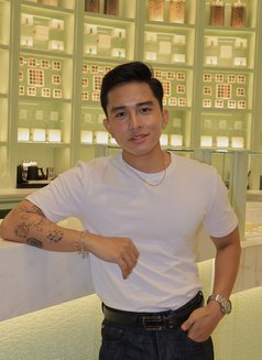 Runchu Young - Male escort in Manila Photo 15 of 16