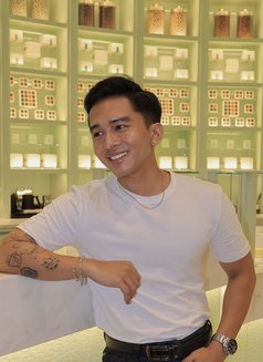 Runchu Young - Male escort in Manila Photo 16 of 16