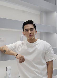 Runchu Young - Male escort in Manila Photo 18 of 20