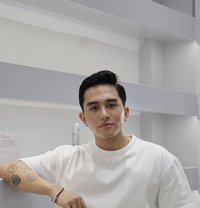 Runchu Young - Male escort in Manila