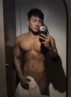 Runchu Young - Male escort in Hong Kong Photo 13 of 13
