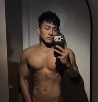 Runchu Young - Male escort in Manila