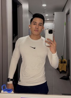 Runchu Young - Male escort in Manila Photo 15 of 15