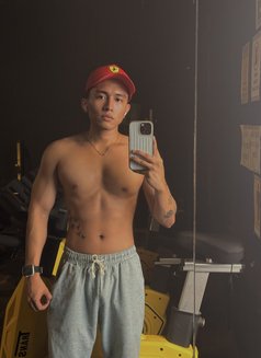 Runchu Young - Male escort in Manila Photo 16 of 17