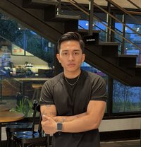 Runchu Young - Male escort in Manila