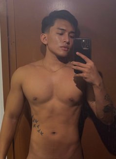 Runchu Young - Acompañantes masculino in Manila Photo 15 of 15