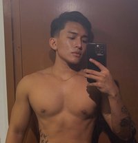 Runchu Young - Male escort in Manila