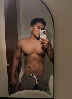 Runchu Young - Male escort in Manila Photo 14 of 18