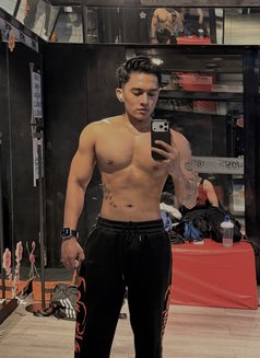 Runchu Young - Male escort in Manila Photo 15 of 18