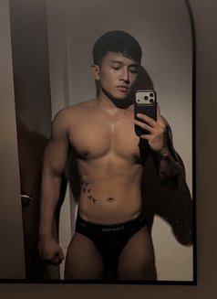 Runchu Young - Male escort in Manila Photo 16 of 18