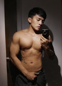 Runchu Young - Male escort in Manila Photo 18 of 18