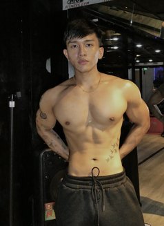 Runchu Young - Male escort in Singapore Photo 13 of 17