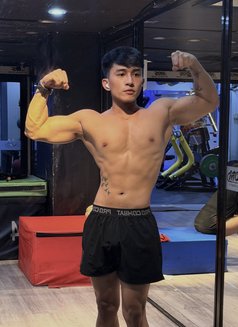 Runchu Young - Male escort in Singapore Photo 15 of 17