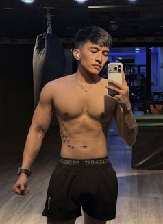 Runchu Young - Male escort in Singapore Photo 16 of 17