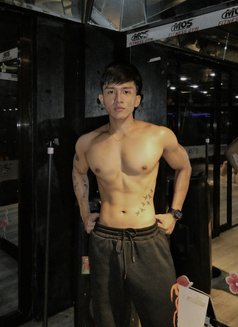 Runchu Young - Male escort in Singapore Photo 17 of 17