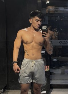 Runchu Young - Acompañantes masculino in Manila Photo 14 of 14