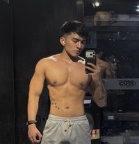 Runchu Young - Male escort in Manila