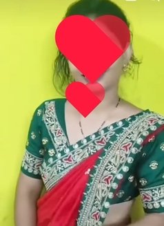 Hawnt (cam sexy' chat video) real meet - puta in Kolkata Photo 2 of 5