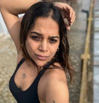 Rupa Bong Beauty - puta in Bangalore